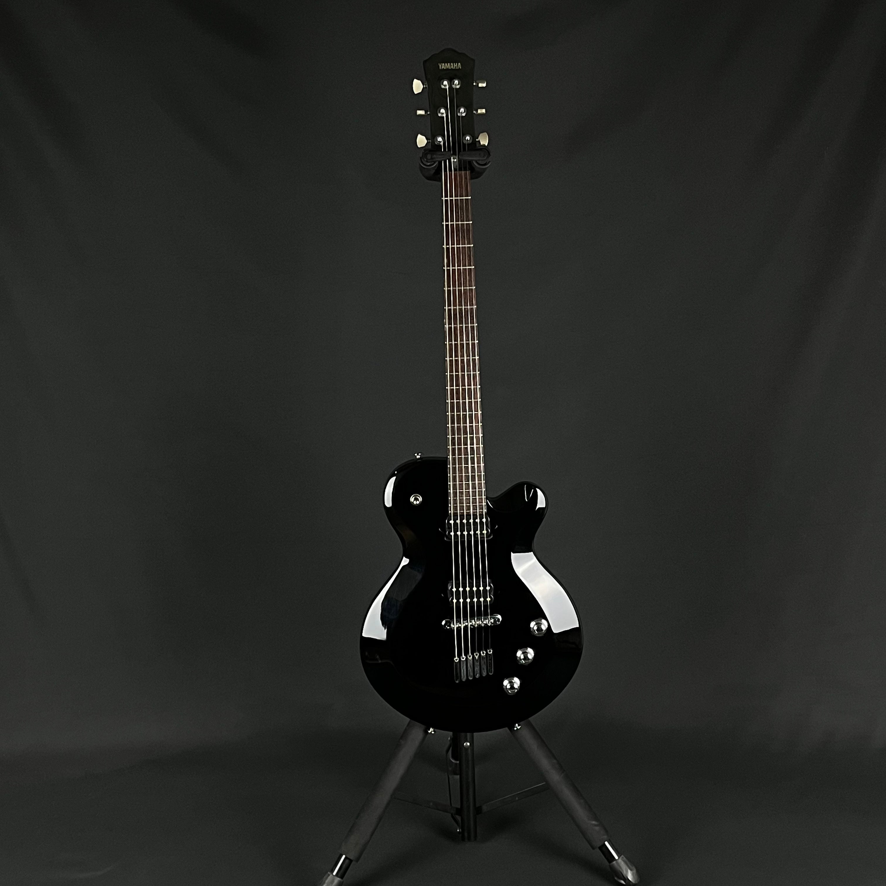 YAMAHA AES-820 D6