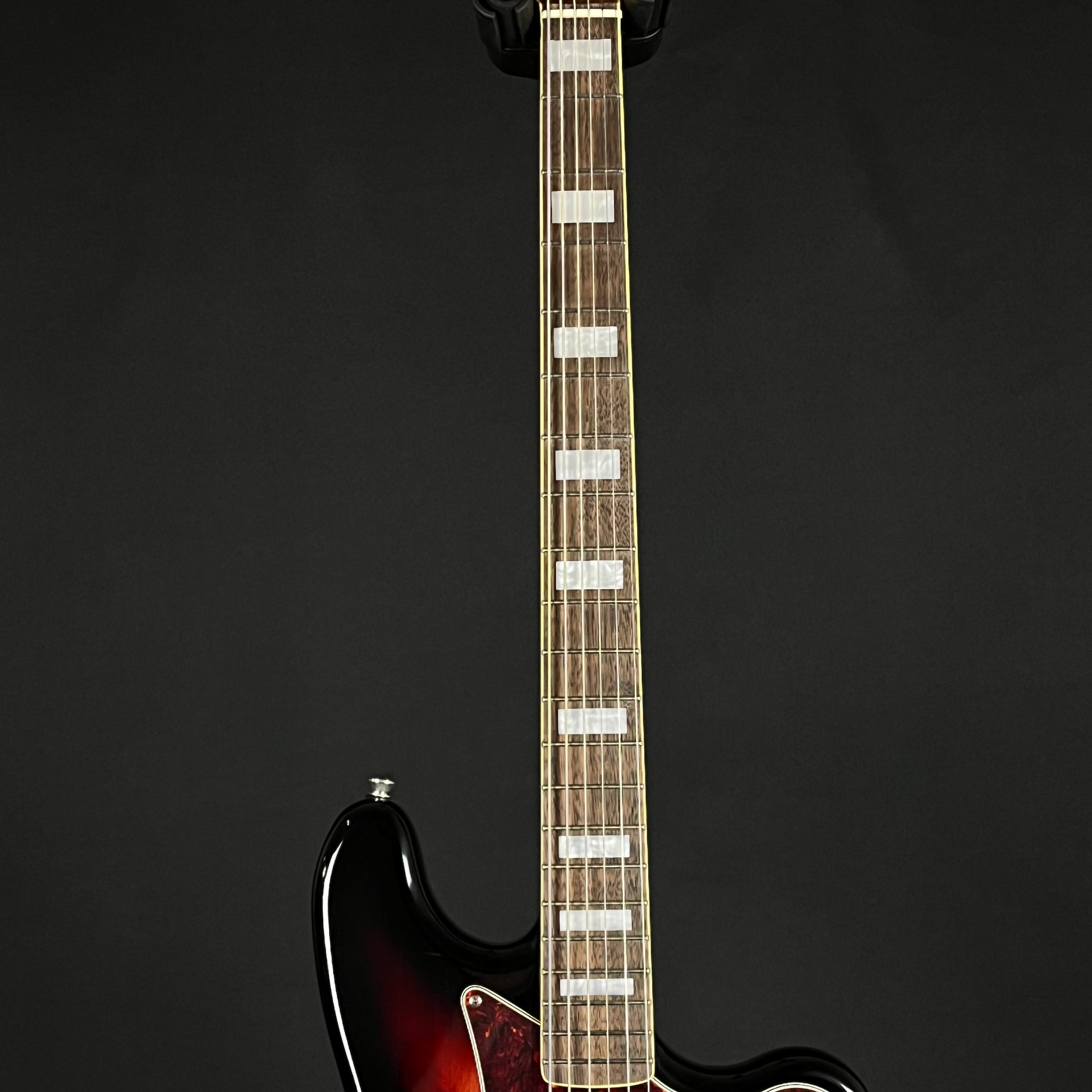 Squier Classic Vibe Bass VI