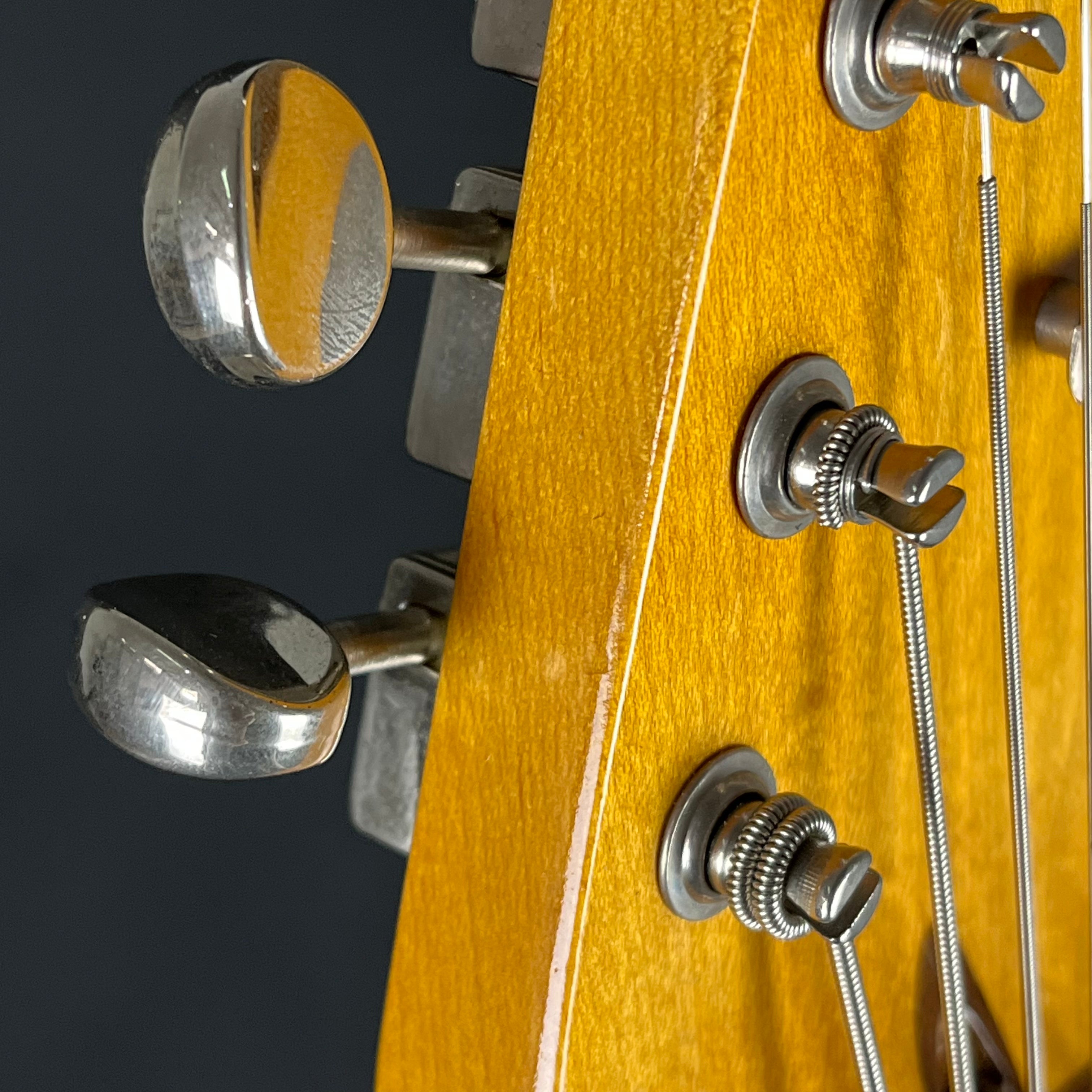 Squier Classic Vibe Bass VI