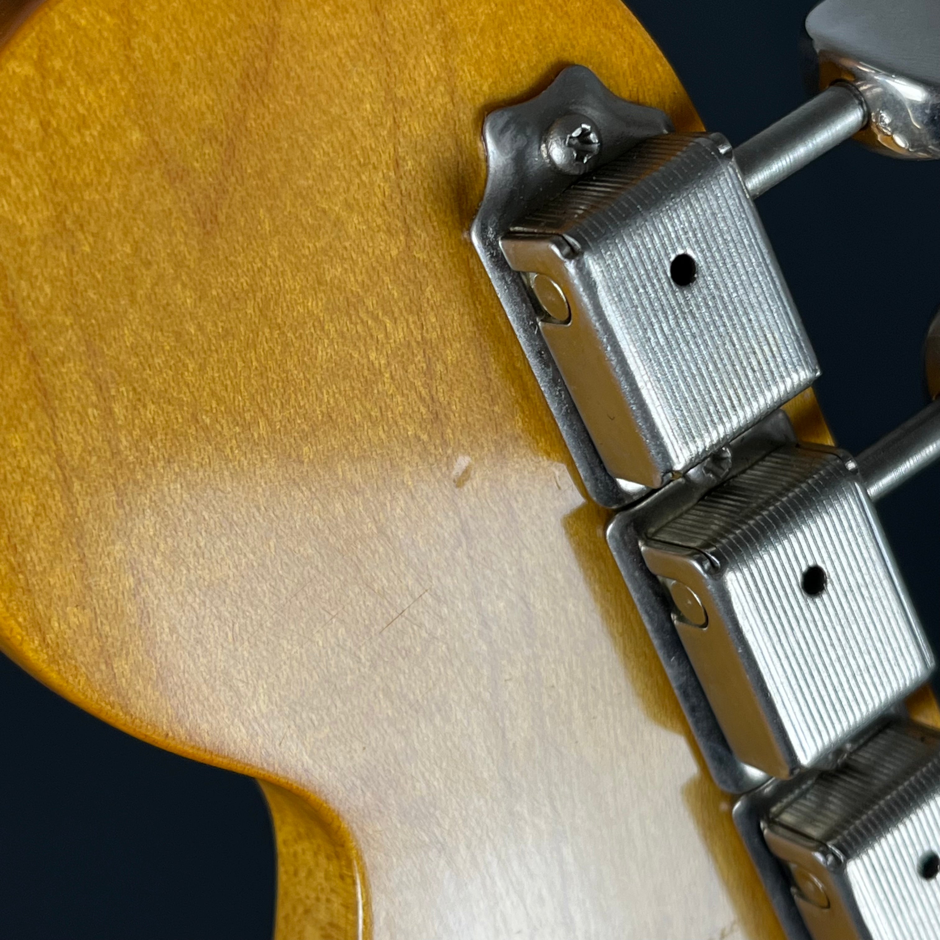 Squier Classic Vibe Bass VI