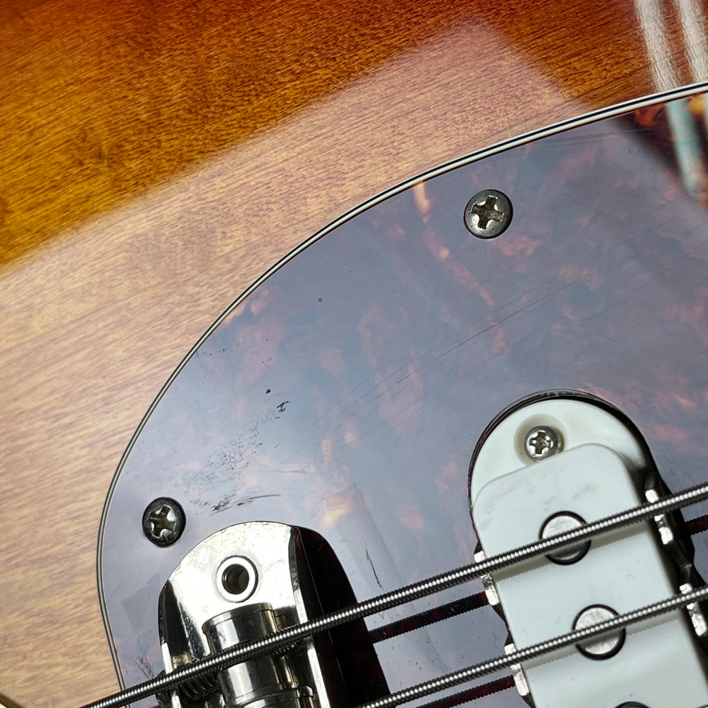 Squier Classic Vibe Bass VI