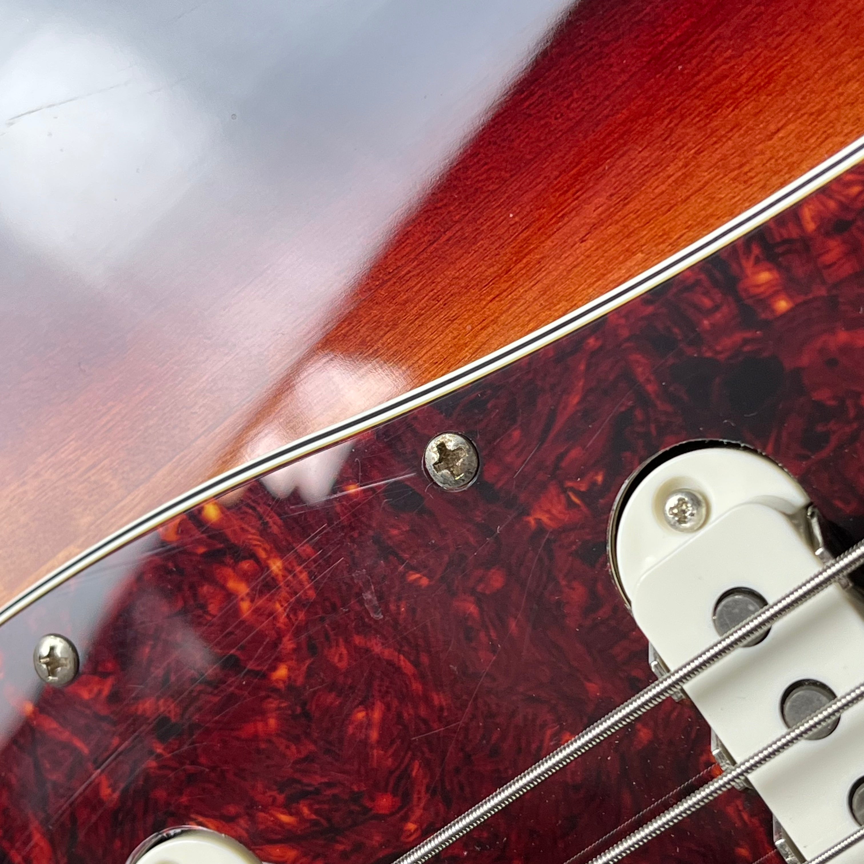 Squier Classic Vibe Bass VI