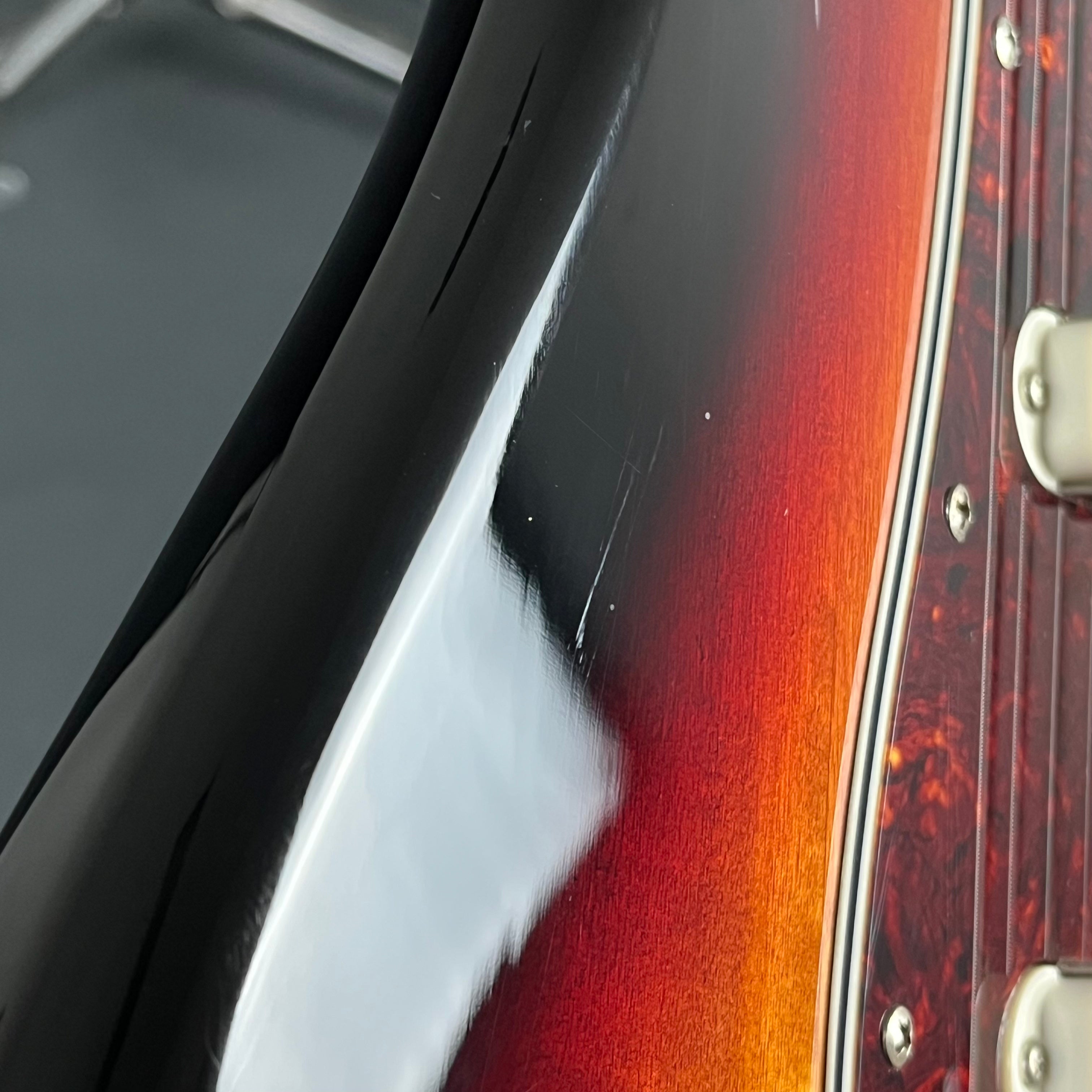 Squier Classic Vibe Bass VI
