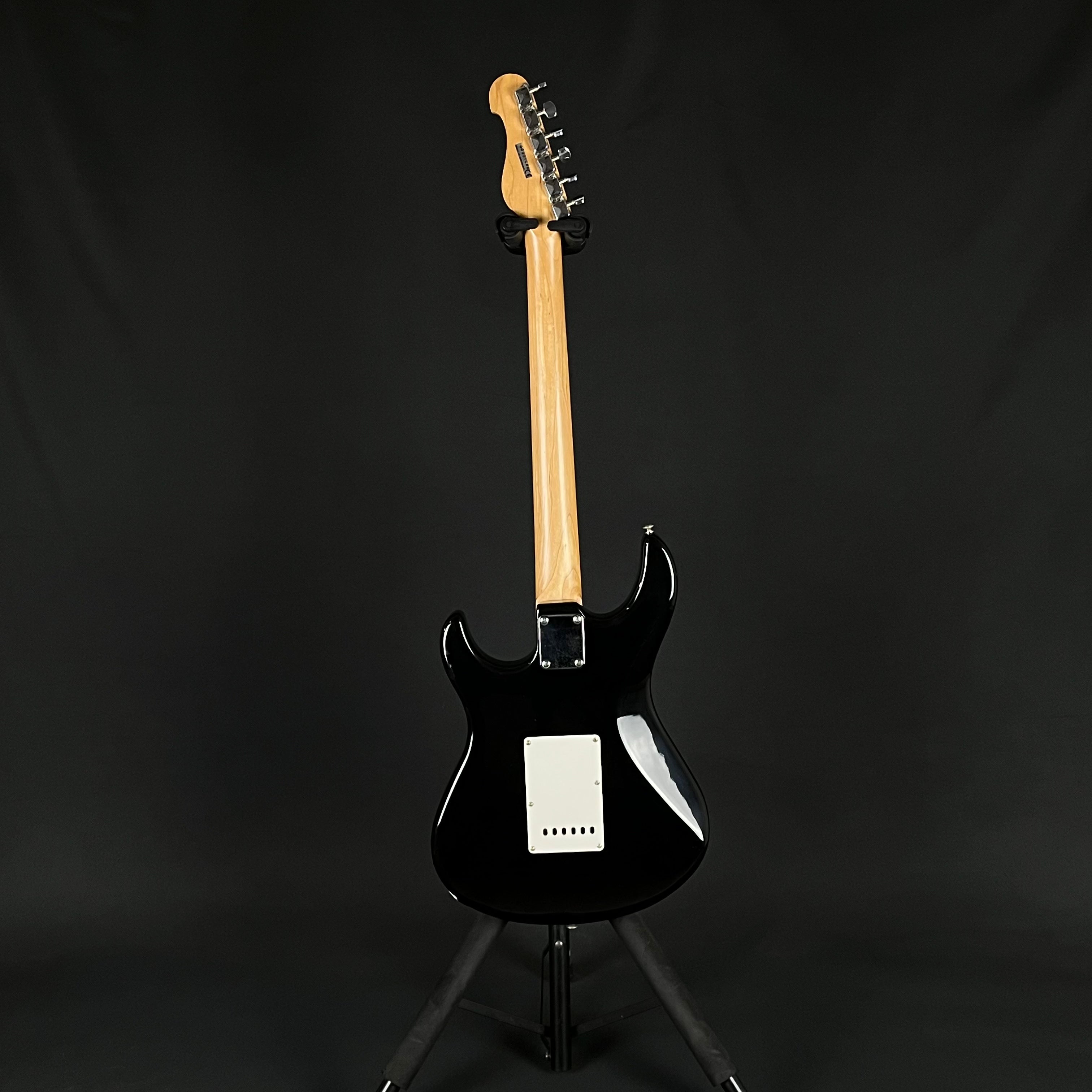 YAMAHA EG112