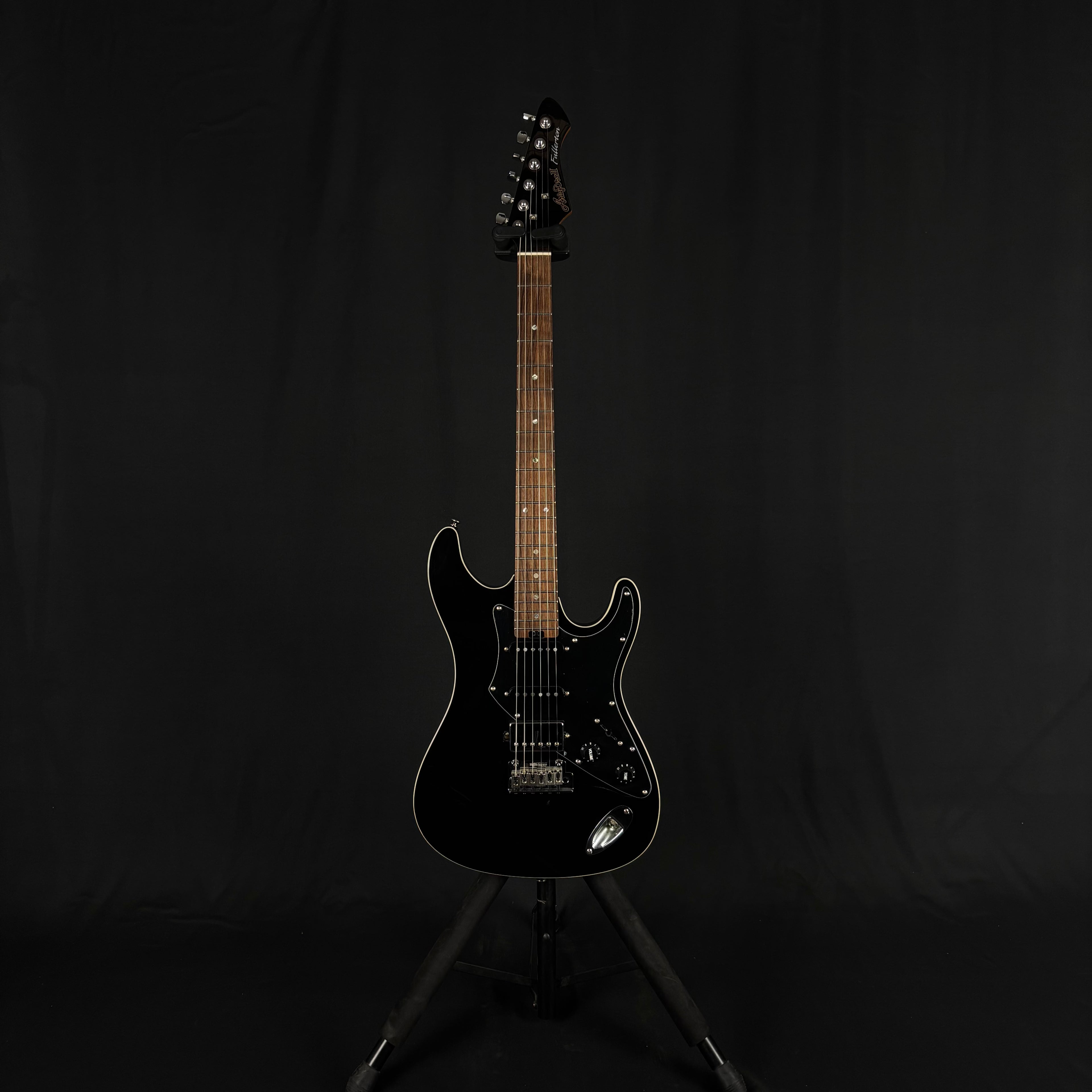 ARIA Pro II 714-BLACK