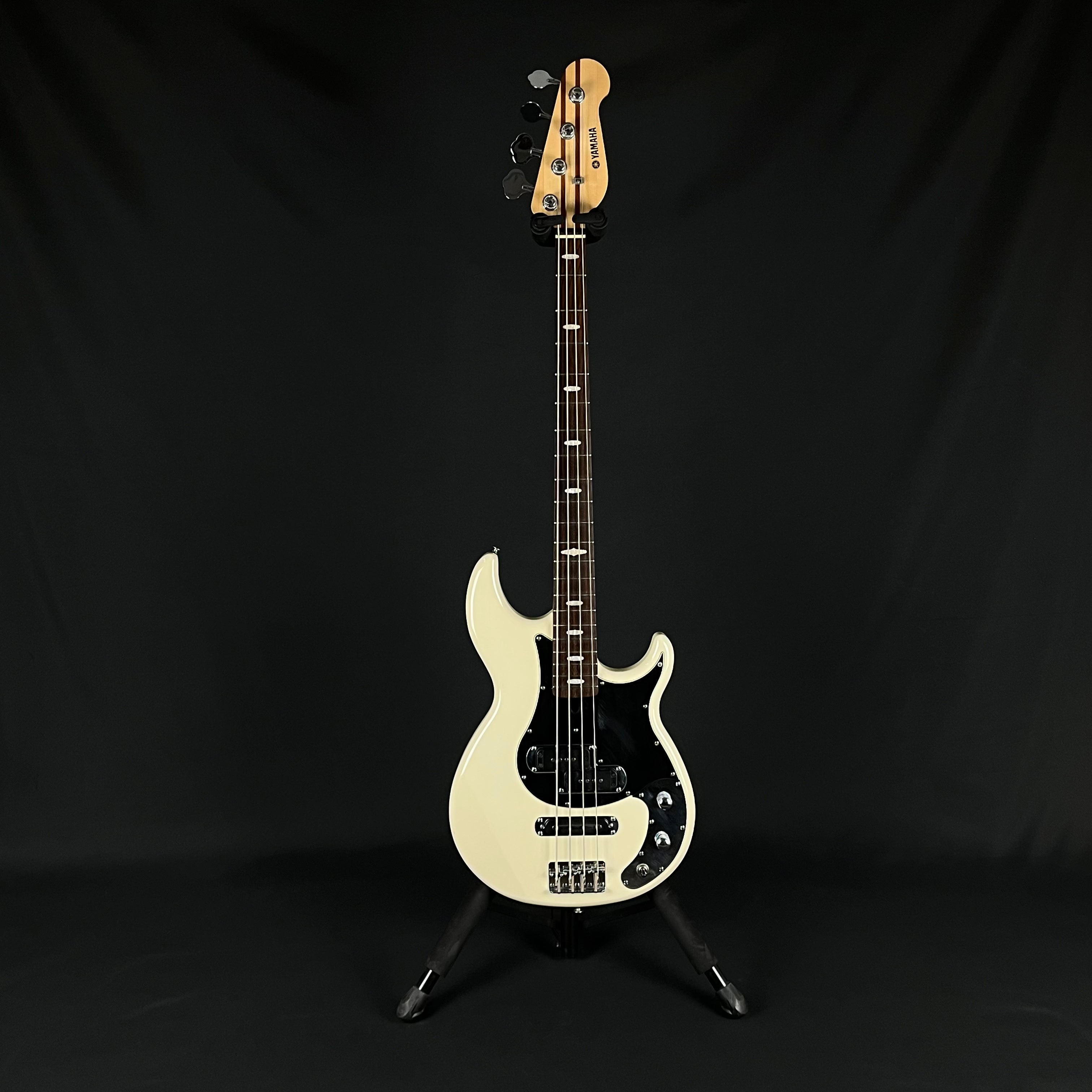 YAMAHA BB424X Bass